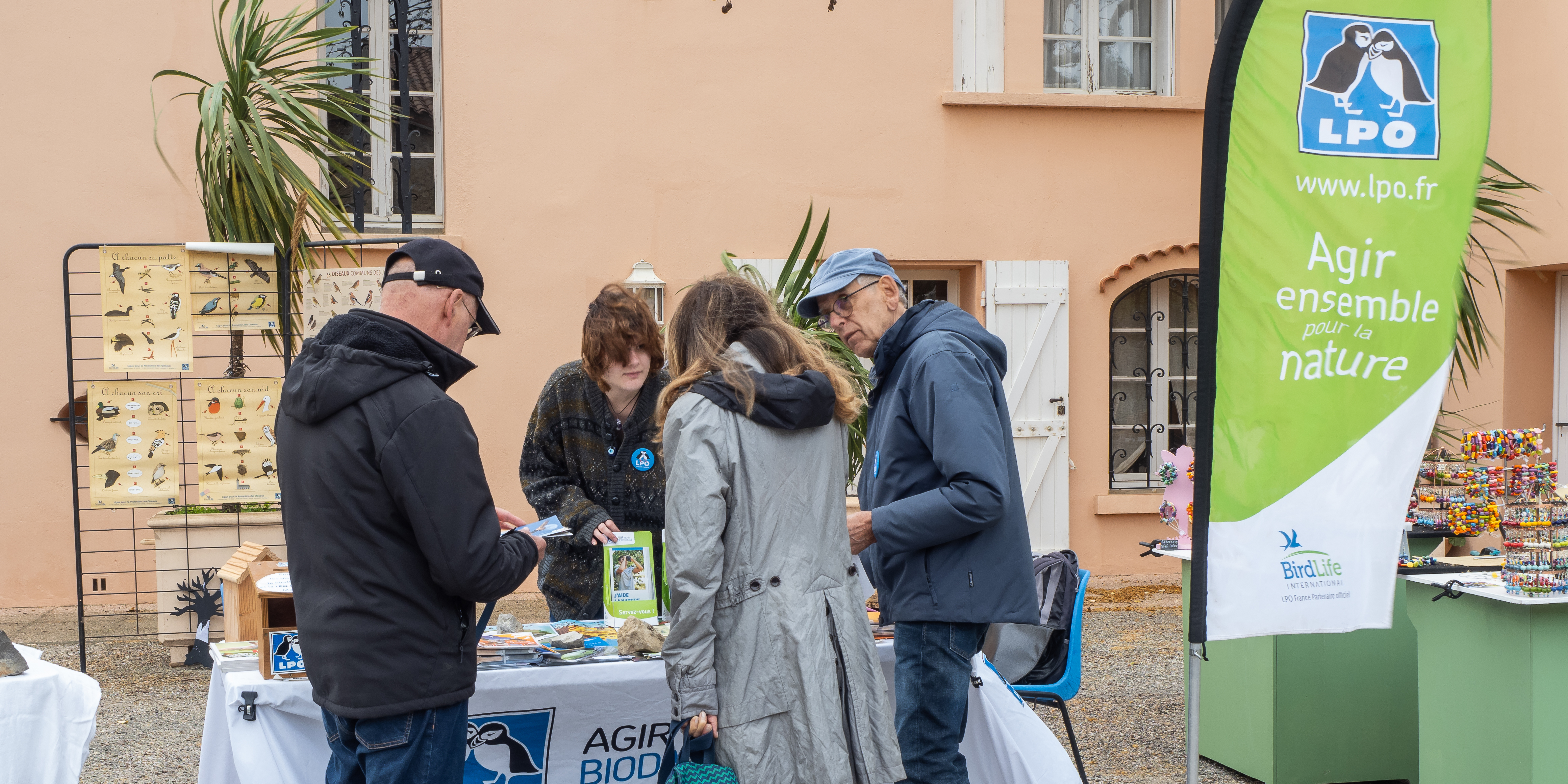 Stand Fête de l'arbre à Narbonne - LPO Occitanie